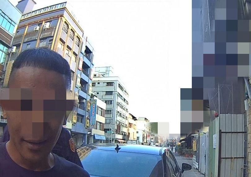 影/被抓也要吃！通緝犯躲高雄敗在古早味蛋餅　警察請客了