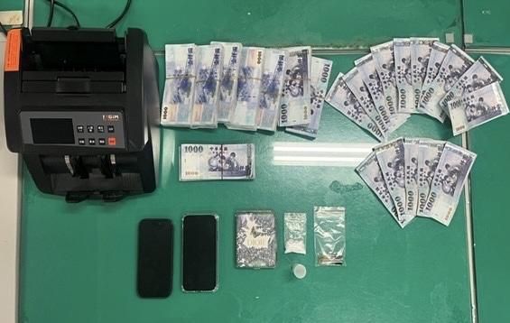 影/一炮三響！內湖自小客違規遭攔　警活逮毒蟲車手
