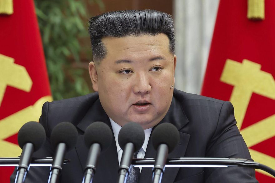 北韓領導人金正恩攜女兒出席陸閱兵式　父女搭專列抵北京