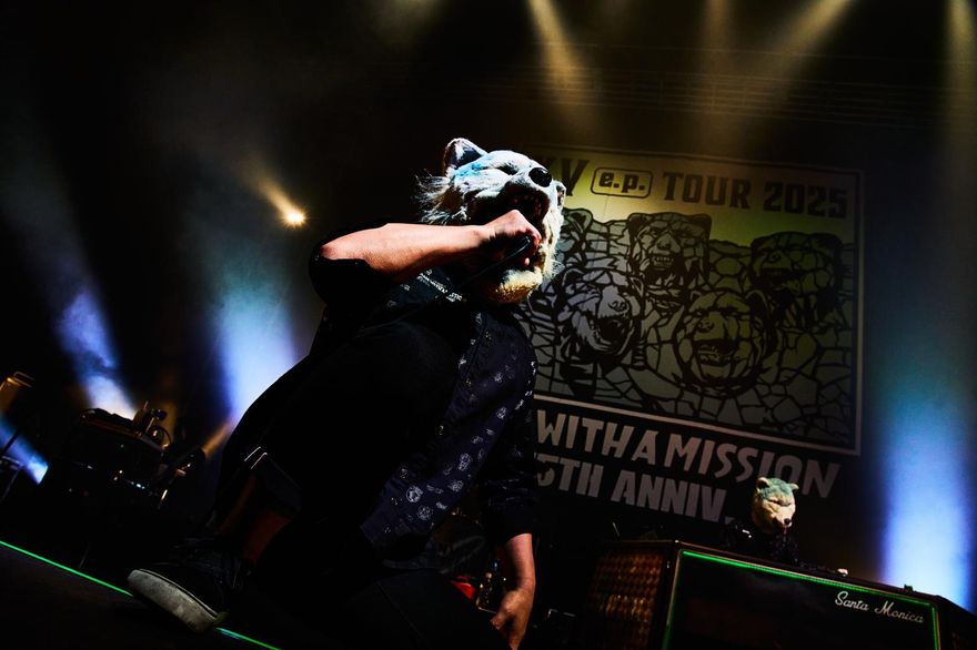 狼人樂團MWAM睽違兩年12月訪台！與偶像B'z合唱《鬼滅》OP被震撼