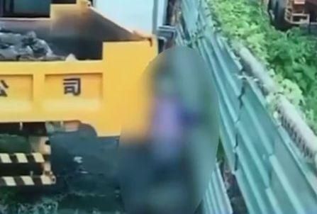 影/無意間奪命！高雄司機忘拉手煞車　下車慘遭輾斃