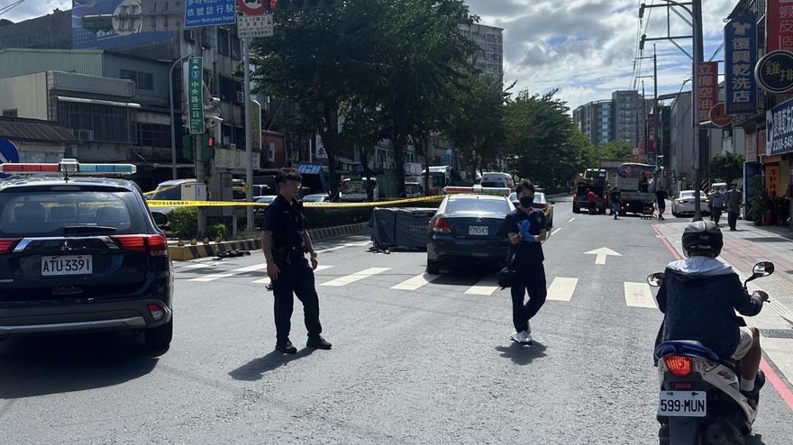 新北土城大貨車擦撞輾過行人　臟器外露當場死亡