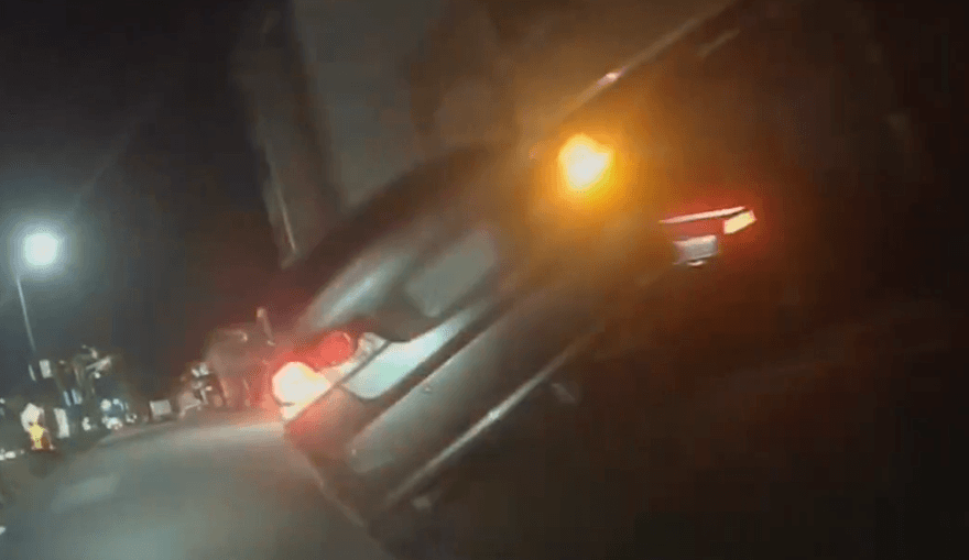 車內有嬰兒！通緝犯開車分心遇違停仔　撞到翻覆3人傷