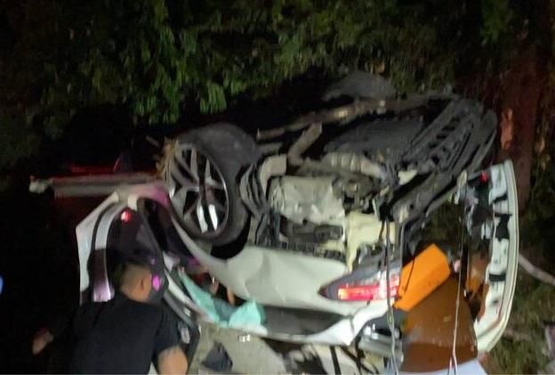 新竹湖口嚴重車禍！轎車撞電桿翻覆慘釀1死2傷