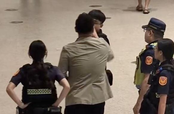 影/台中歌劇院爆激烈衝突！「黑道律師」咆哮狠嗆「要告死警察」