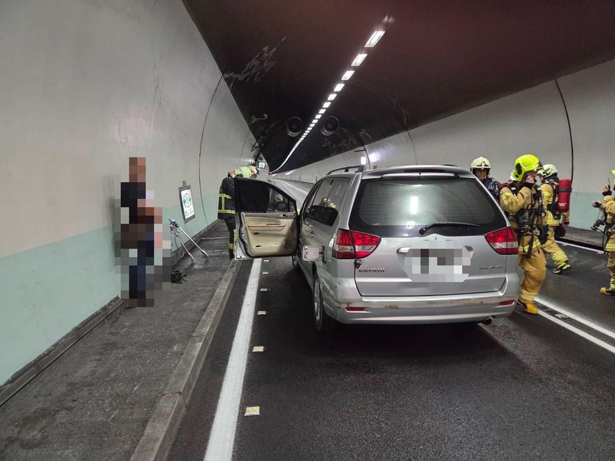 影/雪山隧道火燒車「全線封閉多車受困」！　焦黑現場直擊