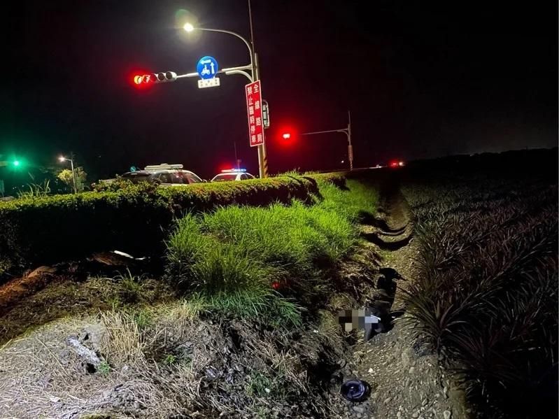 枋寮戰備跑道又寬又筆直　少年酒駕「高速衝入」鳳梨田