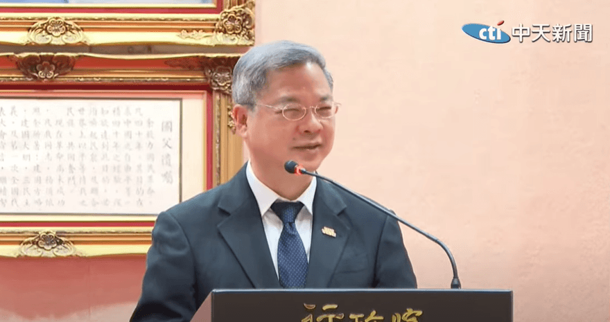 新任經長親收卓榮泰8字禮物！龔明鑫：努力達成經濟優先