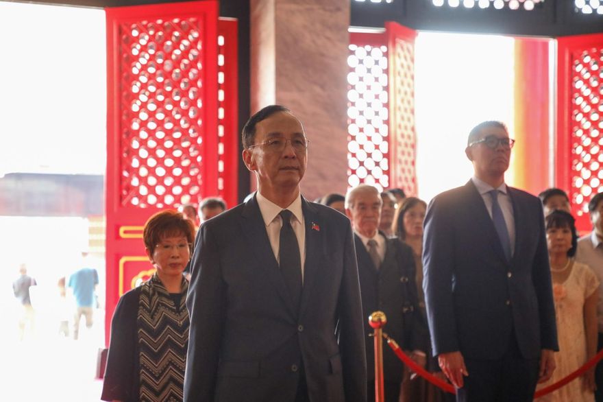 緬懷國軍先烈犧牲奉獻  朱立倫率黨務幹部赴忠烈祠致敬