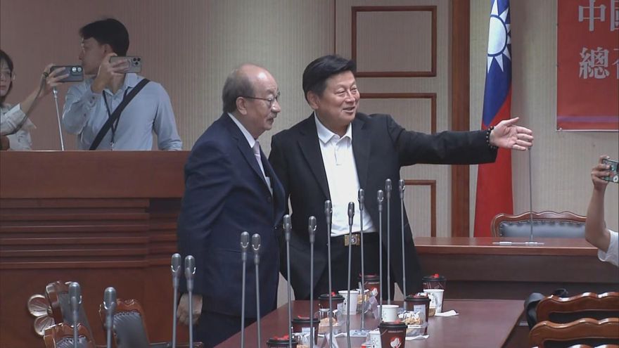 遞橄欖枝！柯建銘現身國民黨團：預算案不違憲都可談