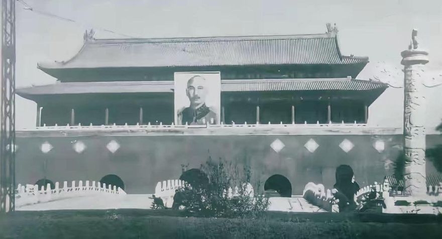 感慨民進黨政府態度消極　張雅屏秀1945年天安門掛的相片