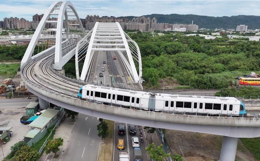 捷運三鶯線年底完工！在地人罕見「心情平靜」：火車更快