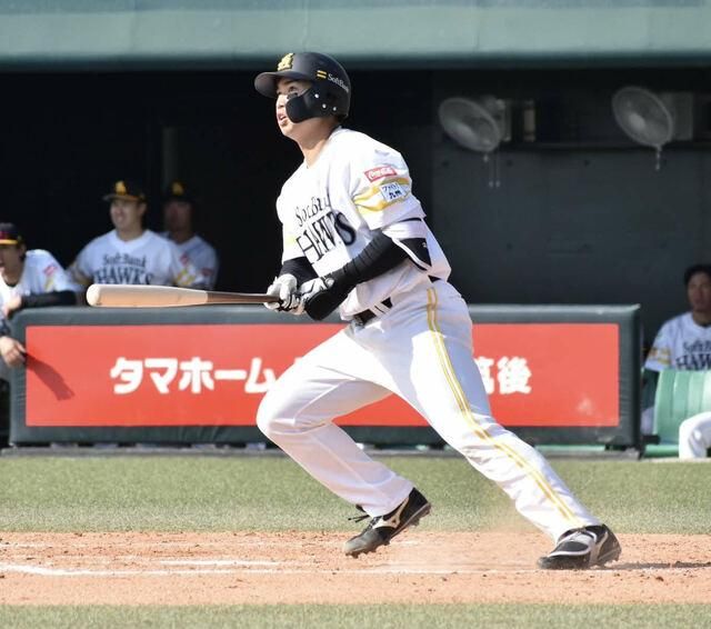 日職/揮棒落空不撿球棒！軟銀野手「侮辱裁判」遭逐出場罰款
