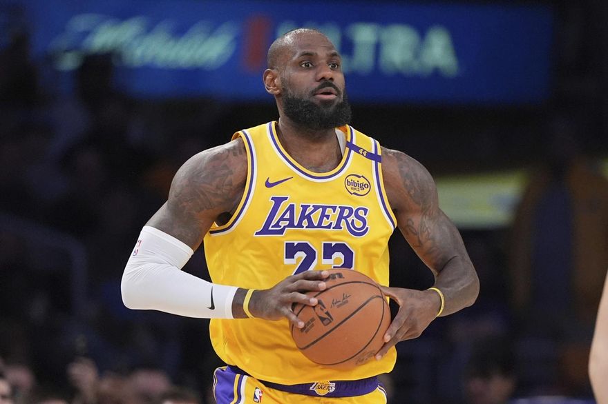 NBA/詹姆斯新廣告挨批！自戴王冠永恆稱霸　名記吐槽：噁心