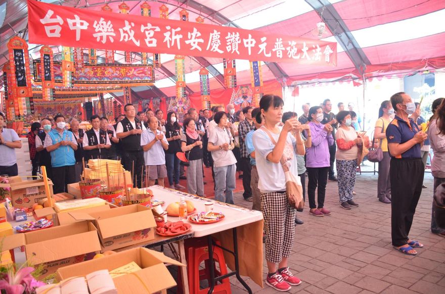 中元普渡拜拜避「11大禁忌」　供品應落地後再拾取