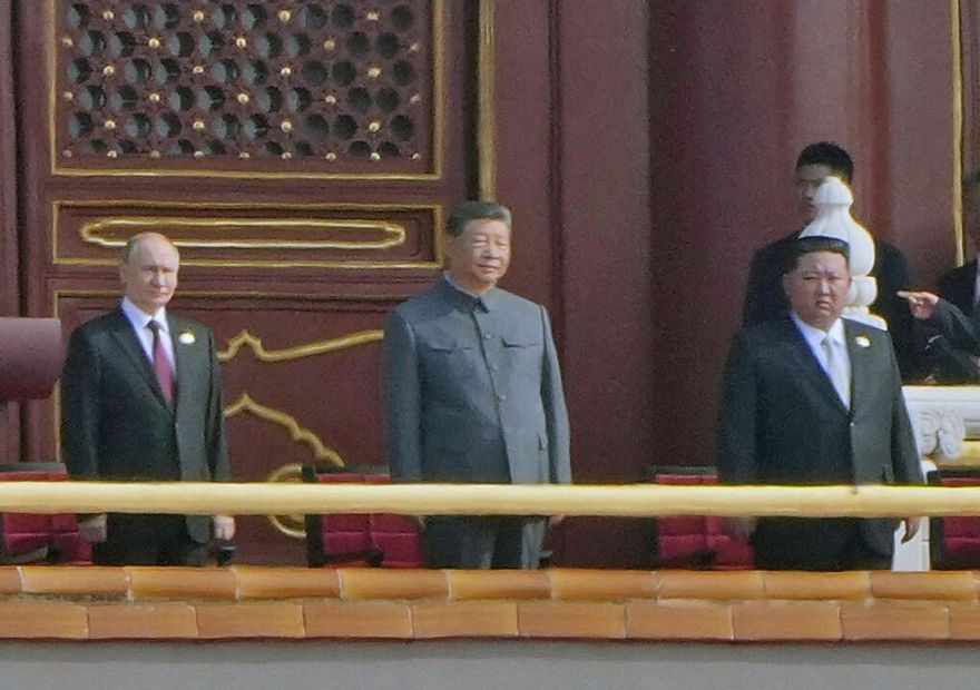 中朝俄三巨頭世紀同框！習近平站C位　金正恩普丁分站左右