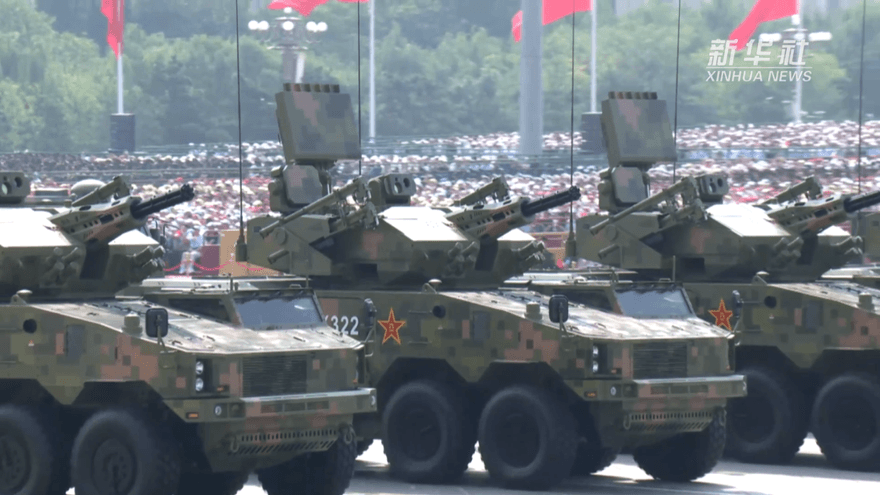 陸閱兵新銳無人武器盡出　反無人機方隊秀軟殺傷硬摧毀「鐵三角」