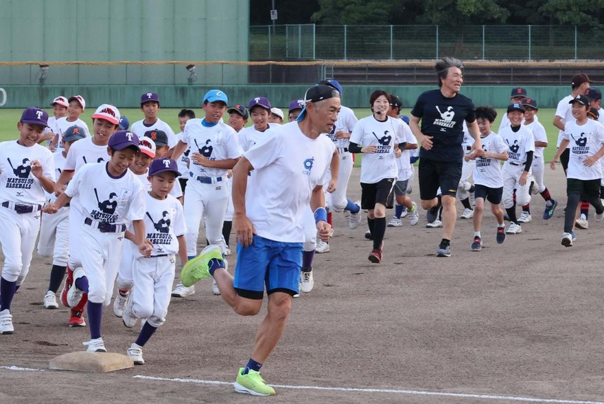 只休1天就投213球！鈴木一朗驚喜現身　酷斯拉嚇一跳