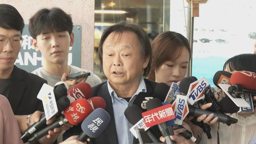 王義川拒絕徐巧芯合照　王世堅笑稱：只要不比中指我會合照