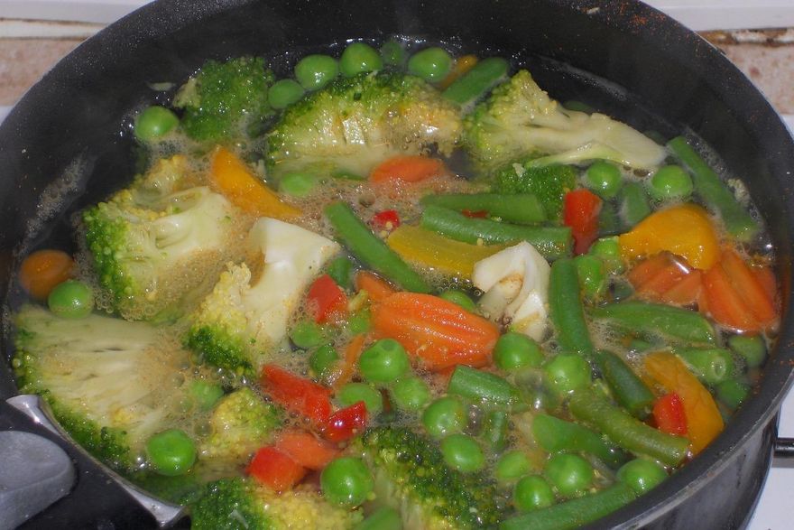 燙青菜營養全失？醫公布數據打臉「還能去農藥」