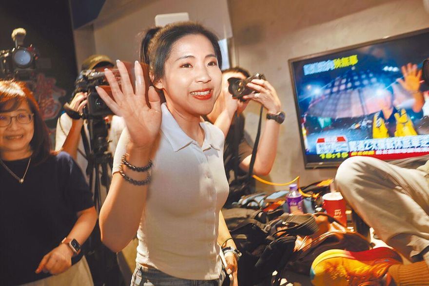 不只巧遇王義川！徐巧芯又巧碰鄭弘儀　2人合照曝光