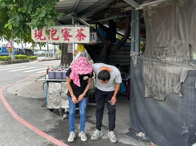 高雄半世紀蜜茶攤9/7熄燈！老闆娘高齡退休饕客不捨
