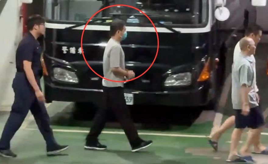 影/富商無照酒駕撞死空少　判刑6年8月通緝遭拘提