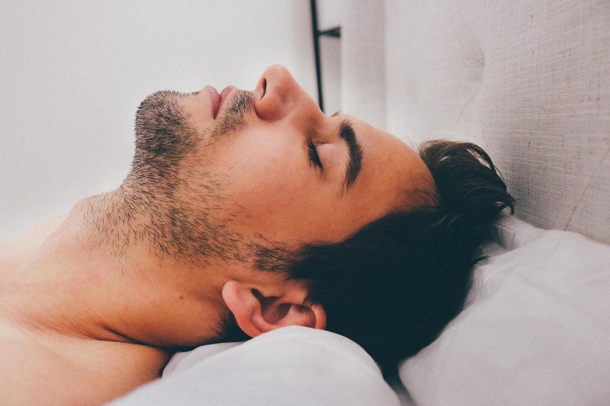 工程師半夜驚醒如見鬼　睡眠呼吸中止症害血壓失控