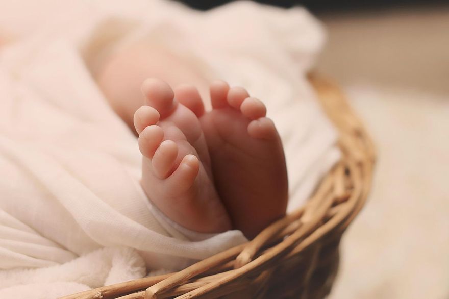 陸夫妻「為寶寶取名」鬧翻　孩子1歲多仍無戶口無法打疫苗