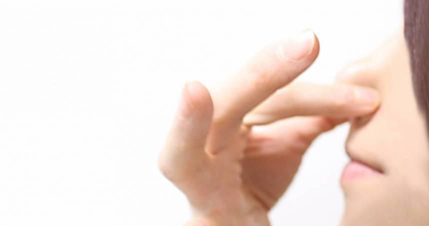 很多人中招！妹子常熬夜身體飄「腐爛味」　中醫揭原因