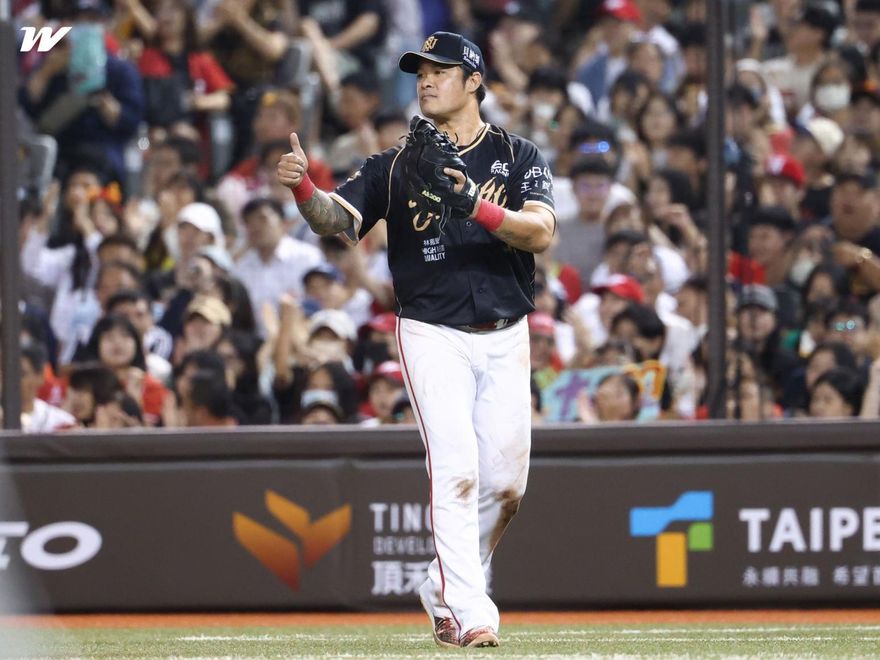 傳奇完美謝幕！林智勝最終戰轟305轟　龍隊11比1大勝