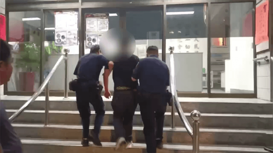影/台中驚見「影城肢體衝突」！狠大叔「痛毆2少女」