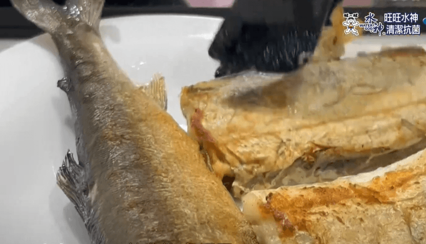 被婆婆嫌不會煎魚！嗆辣媳婦1絕招反擊　全場讚：太爽快