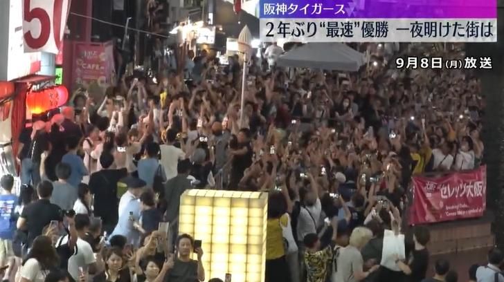 影/阪神虎睽違2年奪冠！球迷塞爆道頓堀　29人「跳河慶祝」