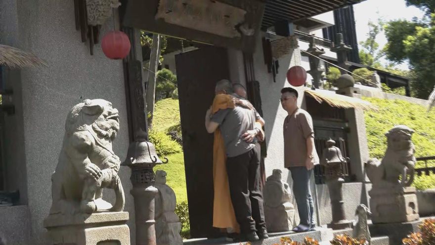 柯文哲赴桃園「宏願大千世界」拜訪本藏法師