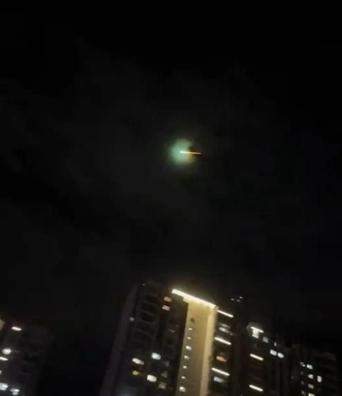 影/速度極快！福建夜空驚見詭異藍綠光　專家：疑為火流星