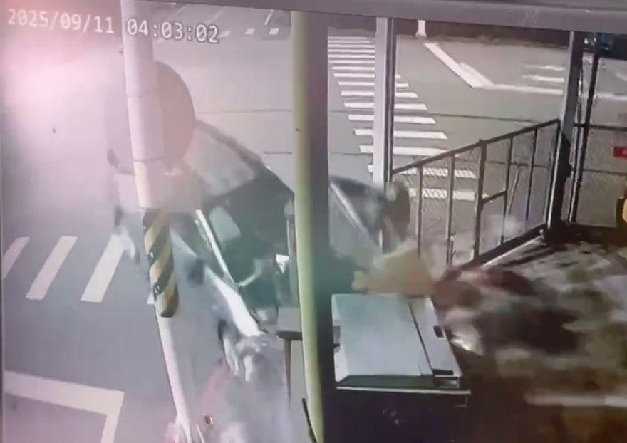影/奪命瞬間！高雄幼兒園遭衝撞釀1死2傷「完全沒煞車」