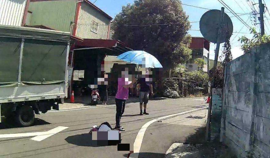 影/彰化80歲嬤Y字路遭撞飛5公尺　重摔全身骨折亡