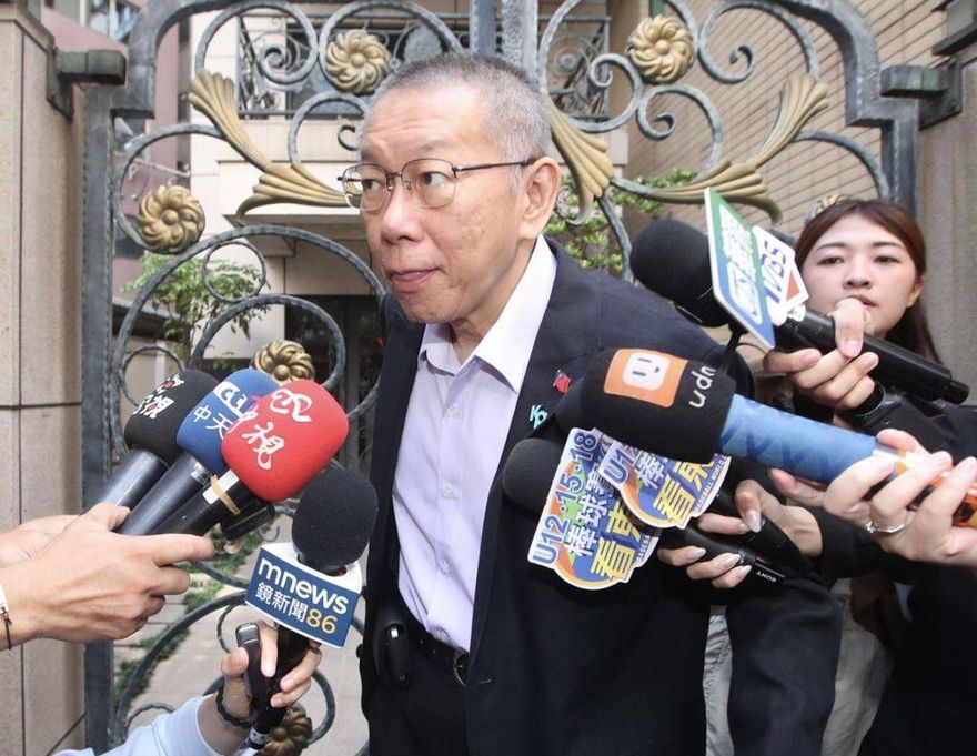 柯文哲臀部驚現「2極大對稱傷口」陳佩琪痛揭內幕：竟比我白
