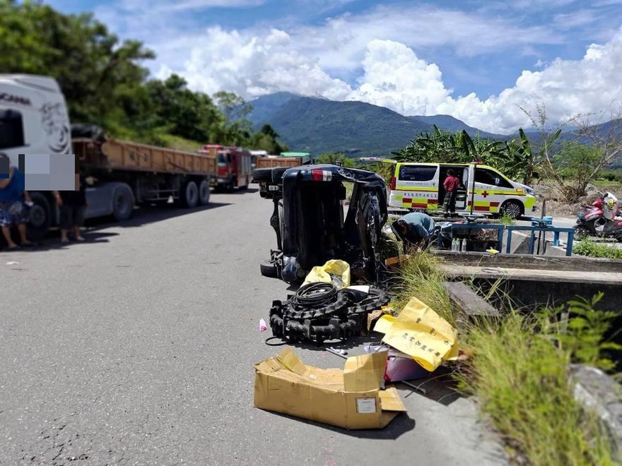 影/花蓮貨車突煞車遭砂石車追撞　2人骨折送醫