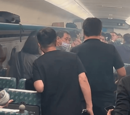 高鐵車廂乘客行動電源突起火冒濃煙！3人遭燙傷急撤離