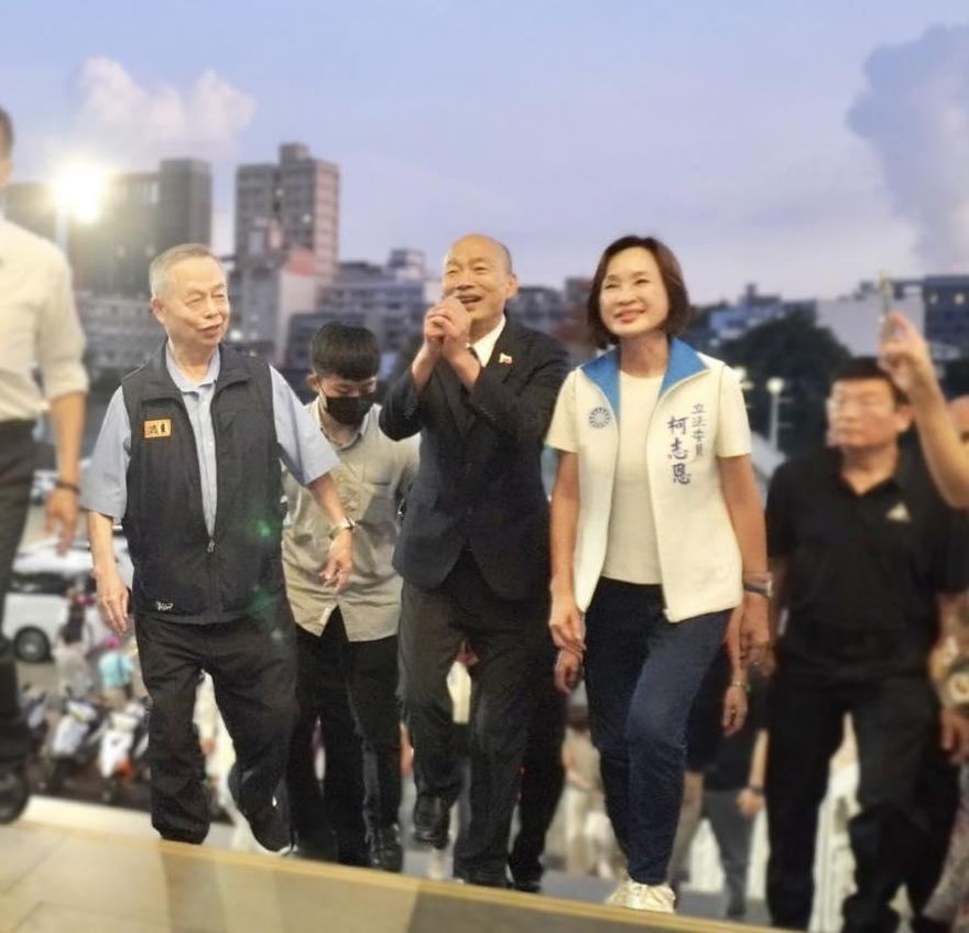 柯志恩突PO一照片「今晚高雄，韓國瑜久違了！」　網超嗨猛讚