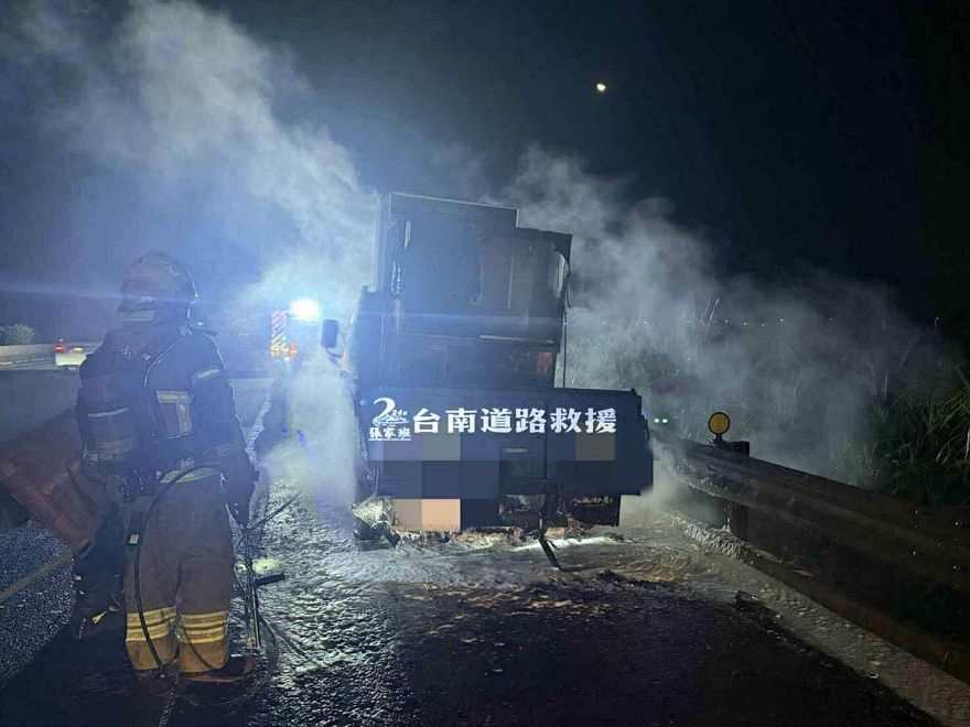 國1嚴重火燒車！「整輛燒爛」慘烈現場直擊