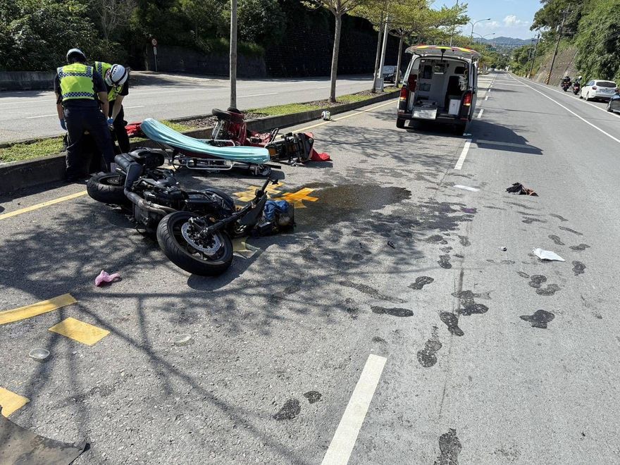 回天乏術！苗栗8旬嬤騎電動代步車　慘遭大型重機撞死