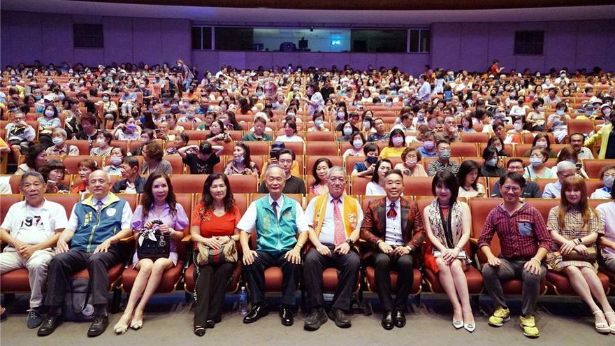 旺旺文教基金會高雄公益演唱會 1500志工齊聚同歡