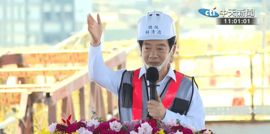 淡江大橋驚見「歡迎最親民賴總統視察」布條！民進黨斥藍抹黑