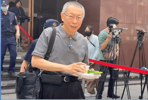 柯文哲維持交保！他歸納更裁書8點白話翻譯　小草讚：比AI還準確