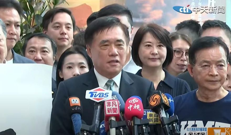 影/議長立委現身挺！郝龍斌喊「無私」登記參選