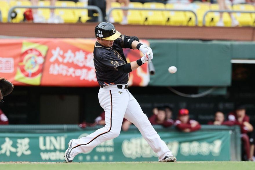 胡金龍引退賽關鍵一擊！敲回第2分助隊奪勝