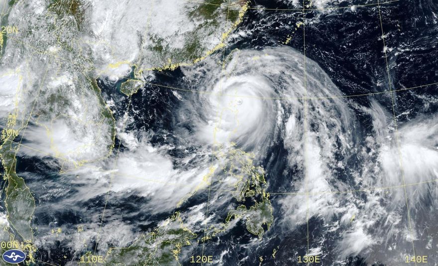 強颱「樺加沙」暴風圈觸及恆春陸地　威脅東南部沿海